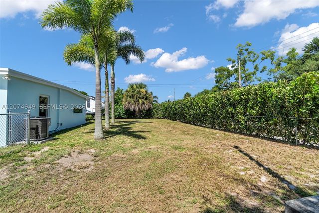 1593 Barbarie Ln, West Palm Beach, FL 33417