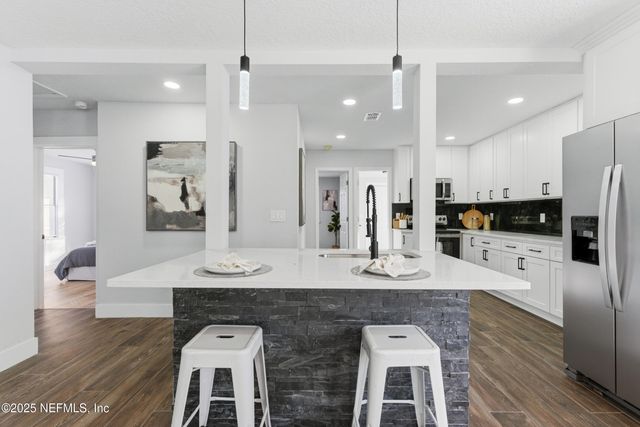 140 E 45TH Street, Jacksonville, FL 32208