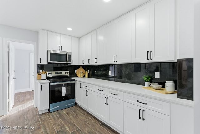 140 E 45TH Street, Jacksonville, FL 32208