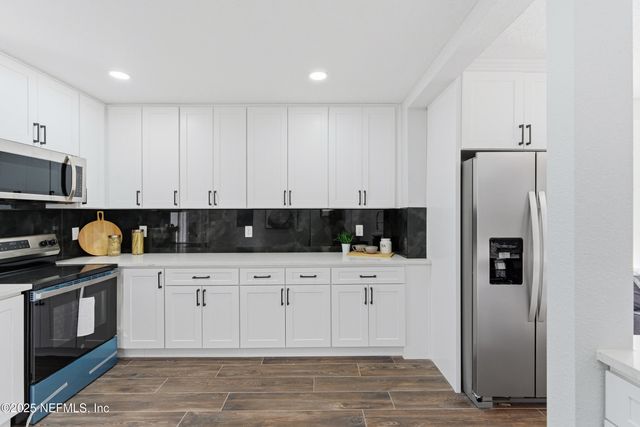 140 E 45TH Street, Jacksonville, FL 32208