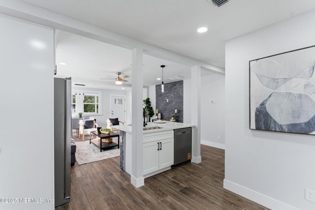 140 E 45TH Street, Jacksonville, FL 32208