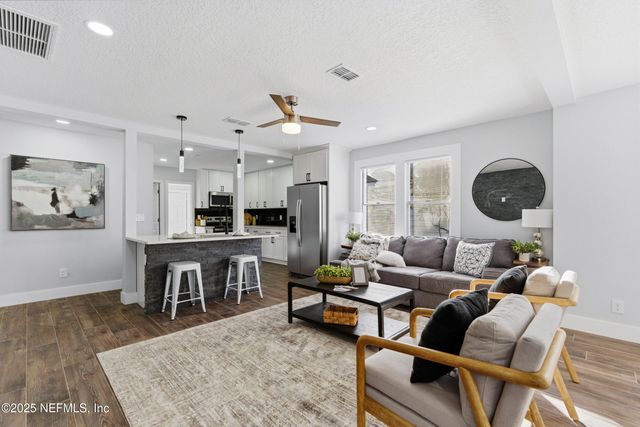 140 E 45TH Street, Jacksonville, FL 32208