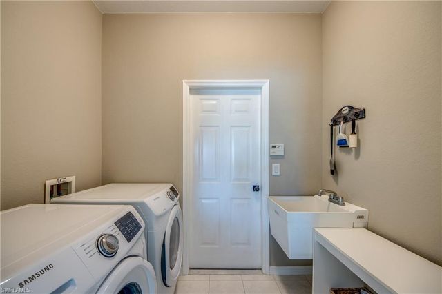 417 SE 13th ST, Cape Coral, FL 33990