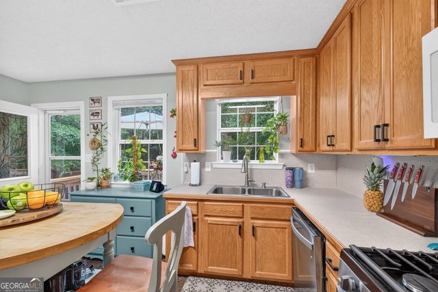 130 Creek Drive, Locust Grove, GA 30248