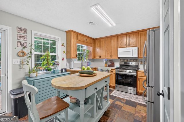 130 Creek Drive, Locust Grove, GA 30248