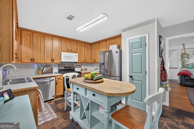 130 Creek Drive, Locust Grove, GA 30248