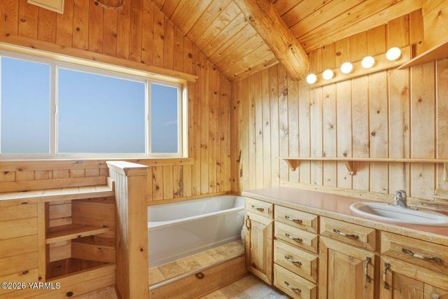 14254 Rutherford Rd, Yakima, WA 98903