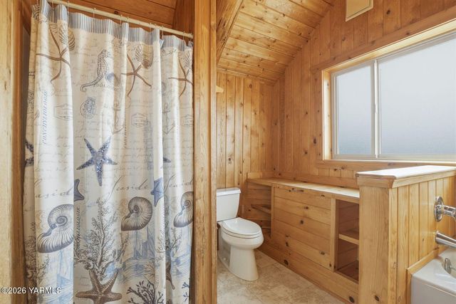 14254 Rutherford Rd, Yakima, WA 98903