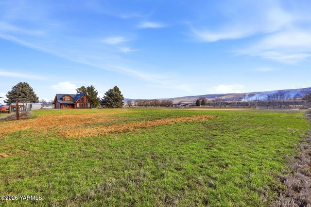 14254 Rutherford Rd, Yakima, WA 98903