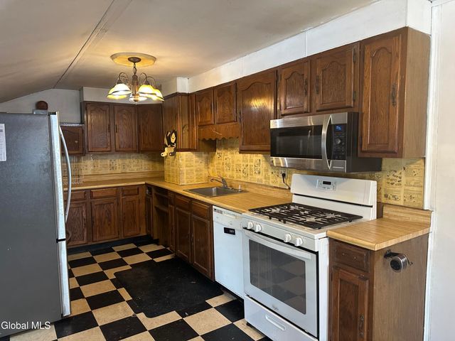 8 Sarella Street, Glens Falls, NY 12801