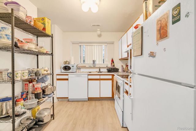 42764 Lilley Pointe Drive, Canton Charter Township, MI 48187