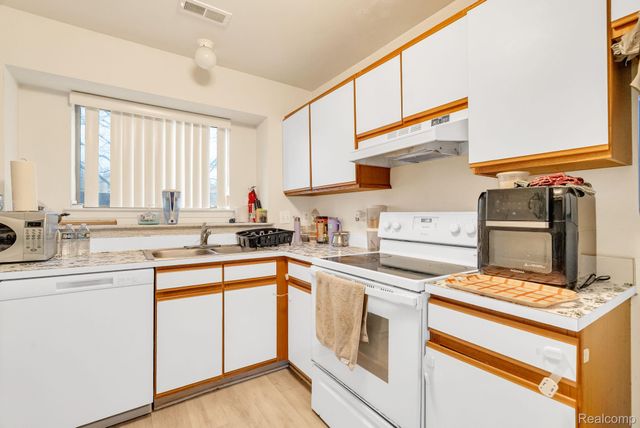 42764 Lilley Pointe Drive, Canton Charter Township, MI 48187