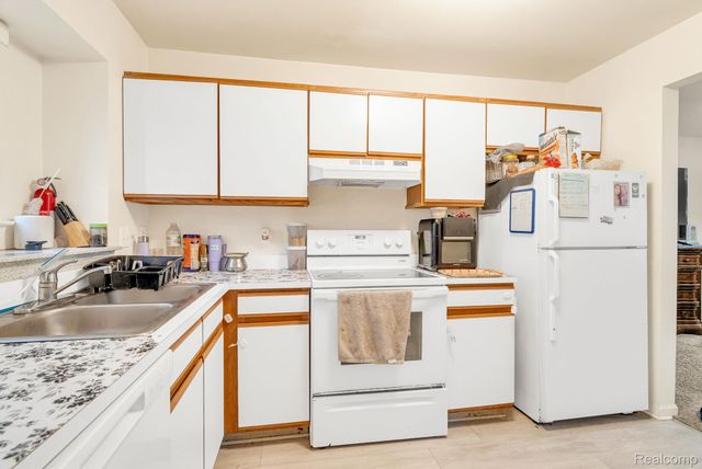 42764 Lilley Pointe Drive, Canton Charter Township, MI 48187