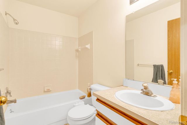 42764 Lilley Pointe Drive, Canton Charter Township, MI 48187