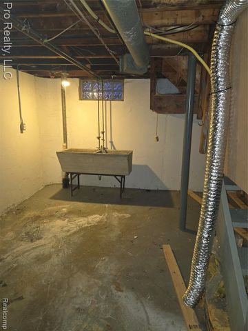 29295 Hillview Street, Roseville, MI 48066