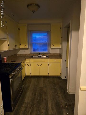 29295 Hillview Street, Roseville, MI 48066