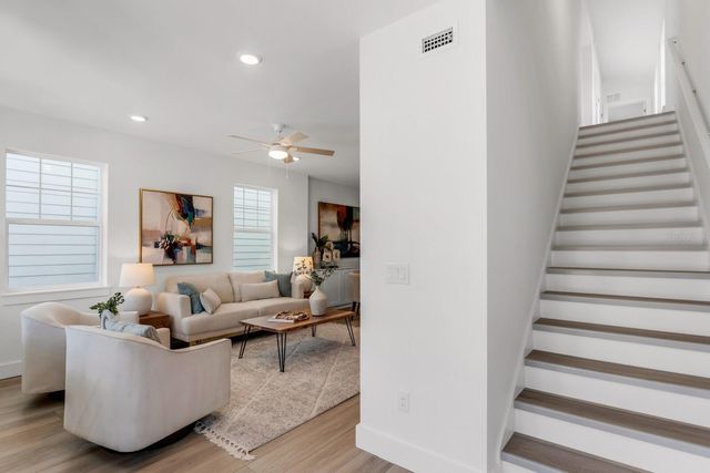 1906 W CHESTNUT STREET, Tampa, FL 33607