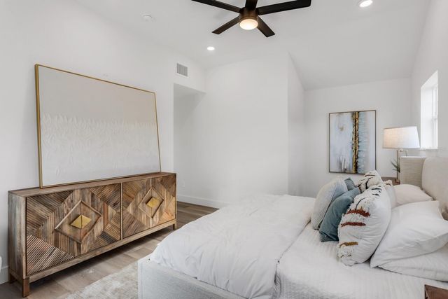 1906 W CHESTNUT STREET, Tampa, FL 33607