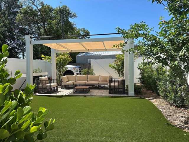 1906 W CHESTNUT STREET, Tampa, FL 33607