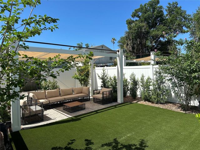 1906 W CHESTNUT STREET, Tampa, FL 33607