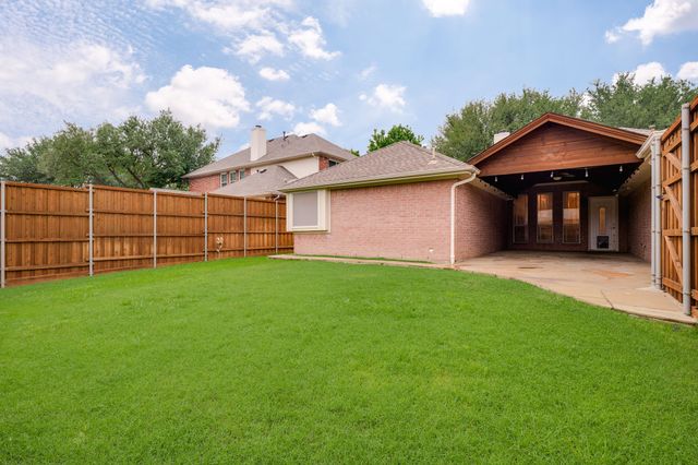 806 Green Apple Drive, Garland, TX 75044