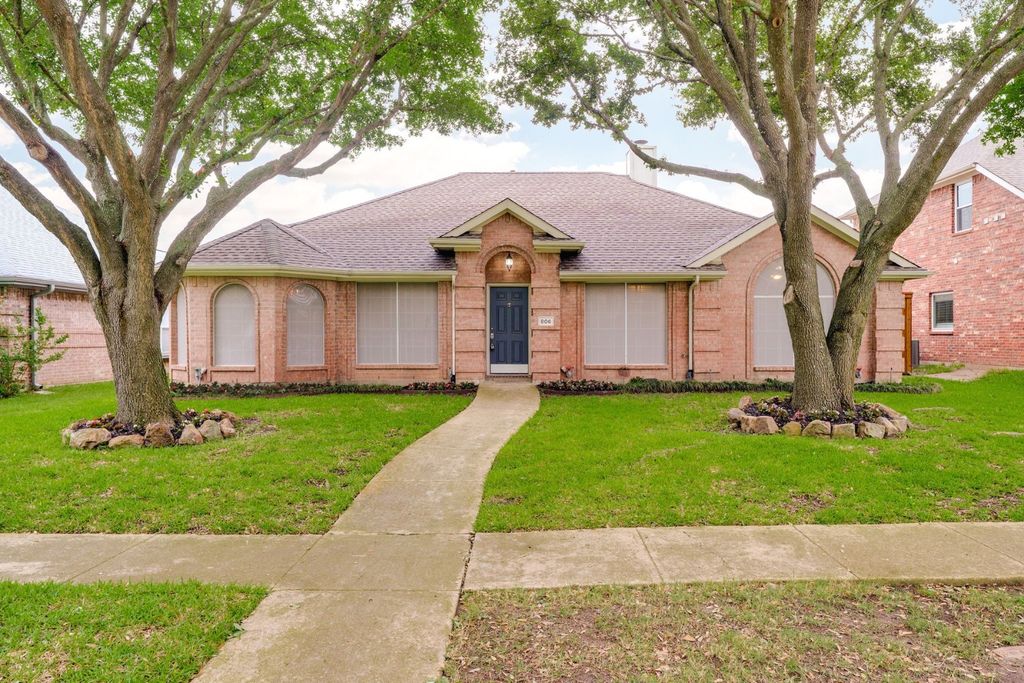 806 Green Apple Drive, Garland, TX 75044