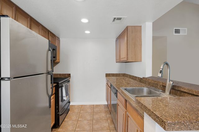 101 S Players Club Dr Apt 11202, Tucson, AZ 85745