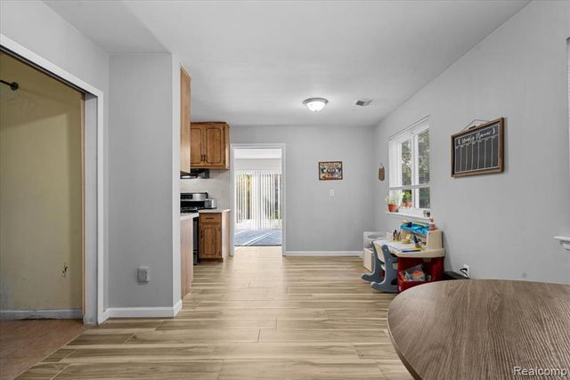 23050 Glenmoor Heights, Farmington Hills, MI 48336