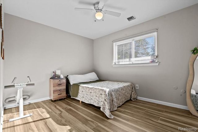 23050 Glenmoor Heights, Farmington Hills, MI 48336