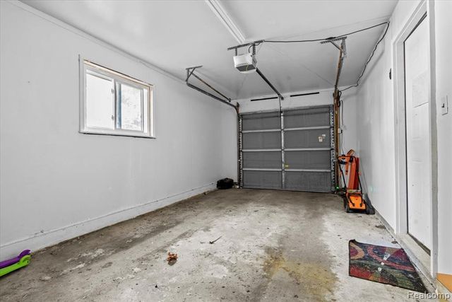 23050 Glenmoor Heights, Farmington Hills, MI 48336