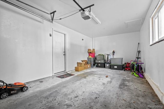23050 Glenmoor Heights, Farmington Hills, MI 48336