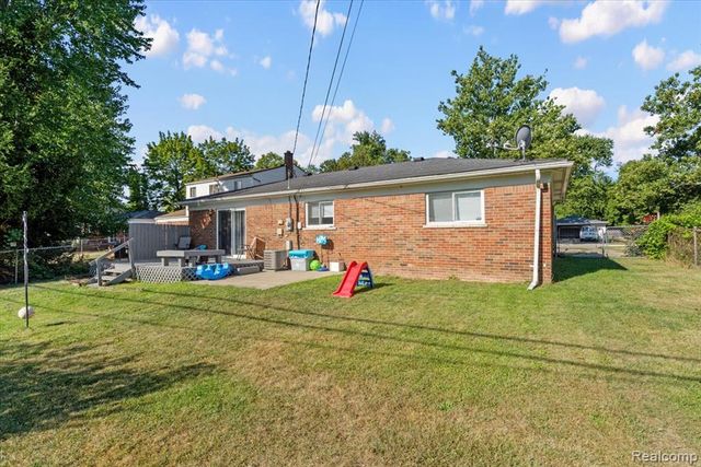 23050 Glenmoor Heights, Farmington Hills, MI 48336