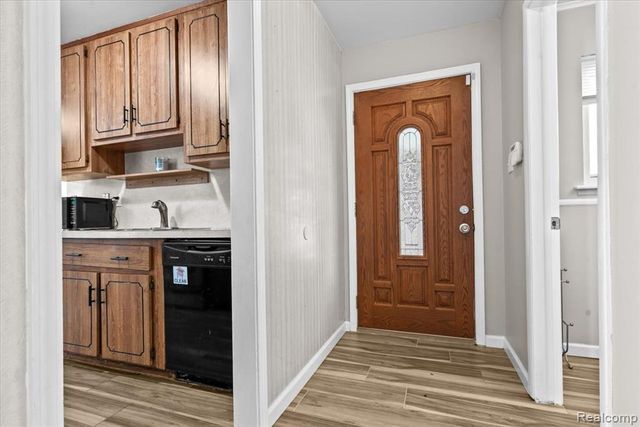 23050 Glenmoor Heights, Farmington Hills, MI 48336