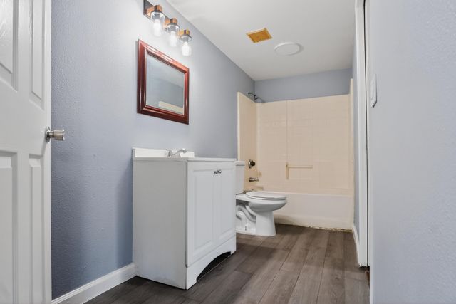 1360 E Fir Street, Lindsay, CA 93247