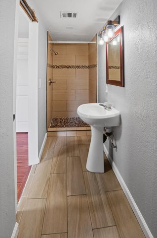 1360 E Fir Street, Lindsay, CA 93247