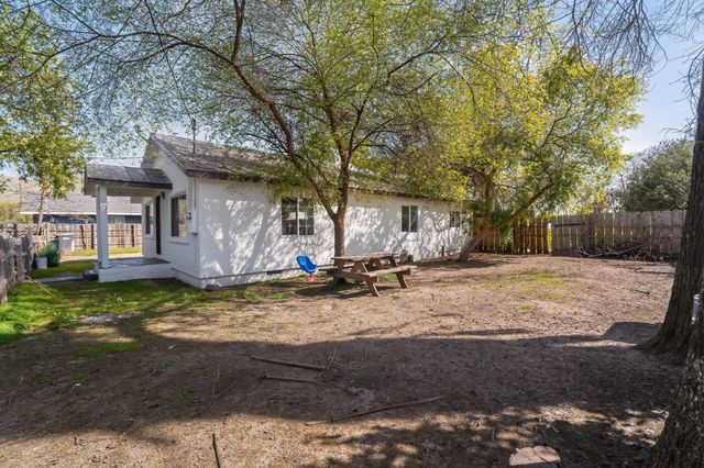 1360 E Fir Street, Lindsay, CA 93247