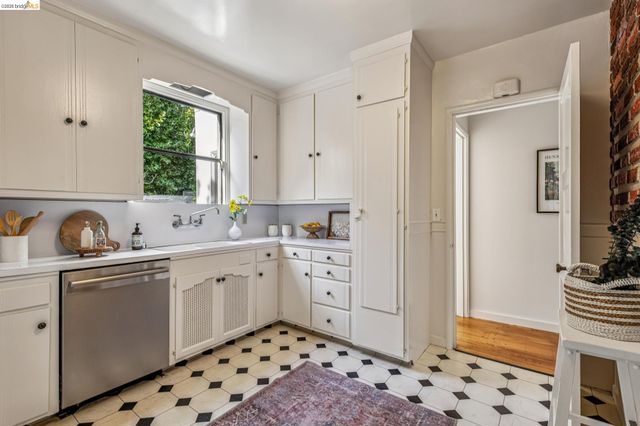 11 Parkside Dr, Piedmont, CA 94611