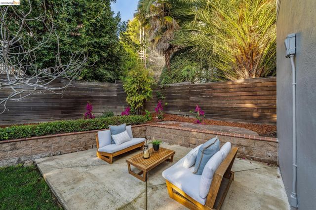 11 Parkside Dr, Piedmont, CA 94611