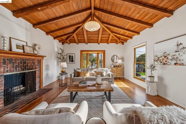 11 Parkside Dr, Piedmont, CA 94611