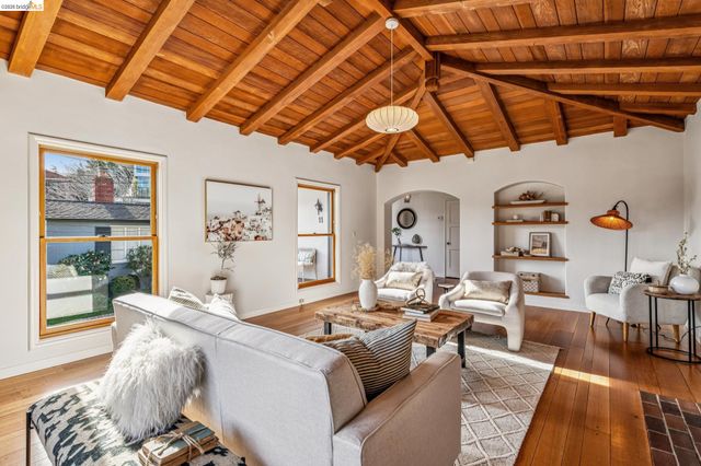 11 Parkside Dr, Piedmont, CA 94611