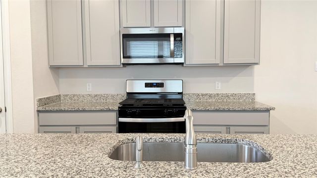 148 Arroyo Sweetwood CIR, Kyle, TX 78640