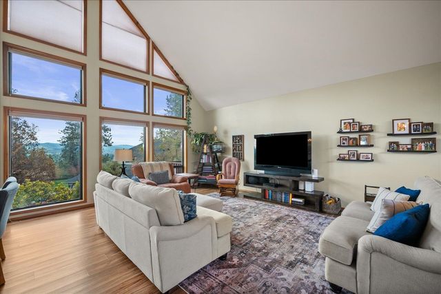 7710 E Columbia Dr, Spokane, WA 99212