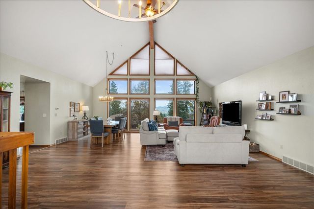 7710 E Columbia Dr, Spokane, WA 99212