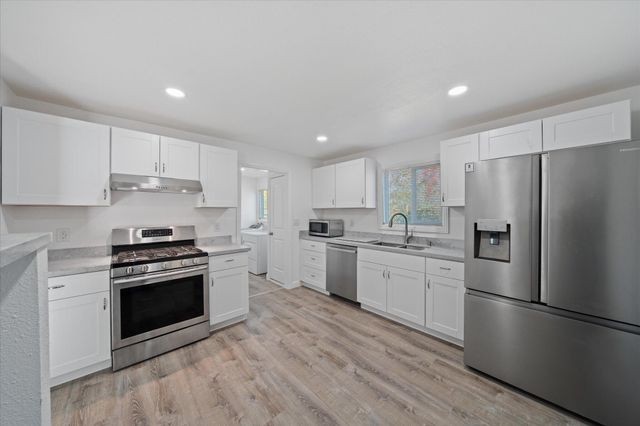 12113 Shaver Lane, Redding, CA 96003