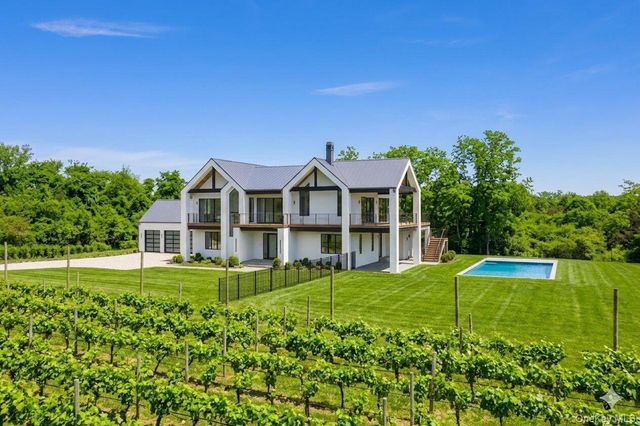 19620 Soundview Avenue, Southold, NY 11971