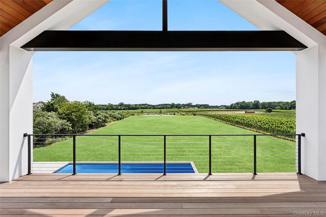 19620 Soundview Avenue, Southold, NY 11971