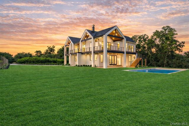 19620 Soundview Avenue, Southold, NY 11971