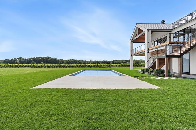 19620 Soundview Avenue, Southold, NY 11971