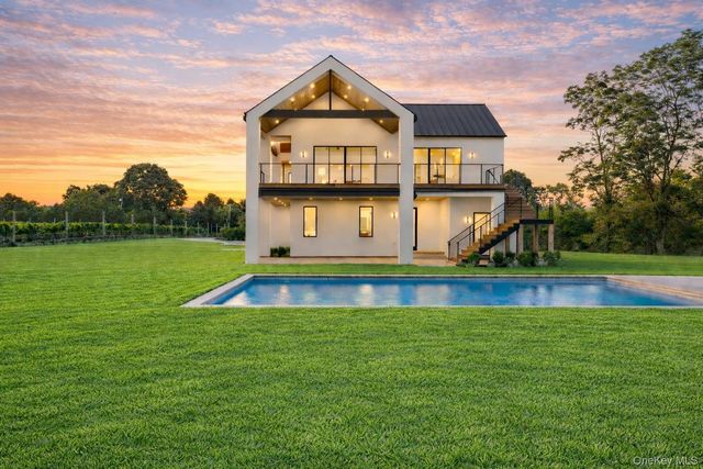 19620 Soundview Avenue, Southold, NY 11971