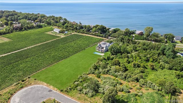 19620 Soundview Avenue, Southold, NY 11971